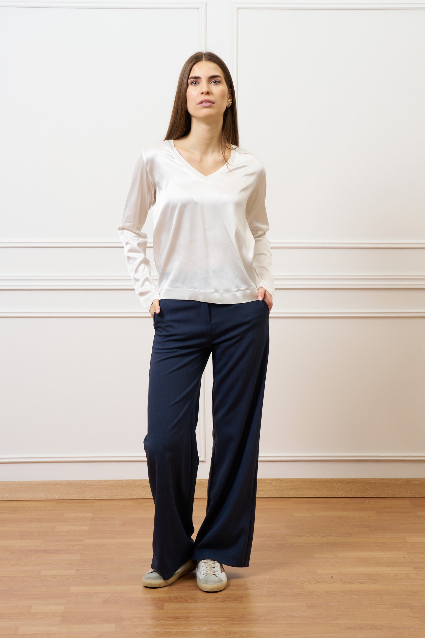 Blusa in raso con scollo a v - AVORIO