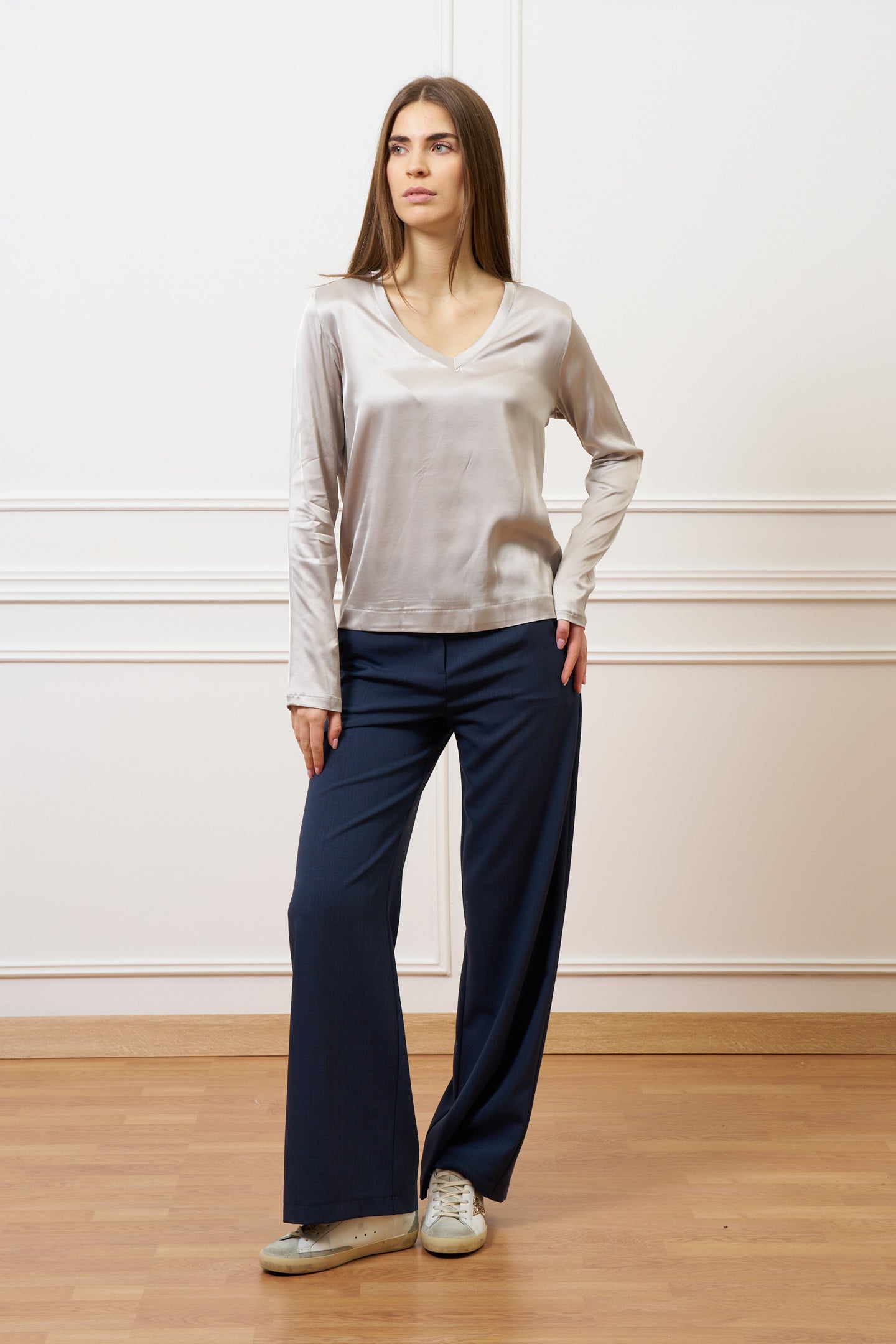 Blusa in raso con scollo a v - TORTORA