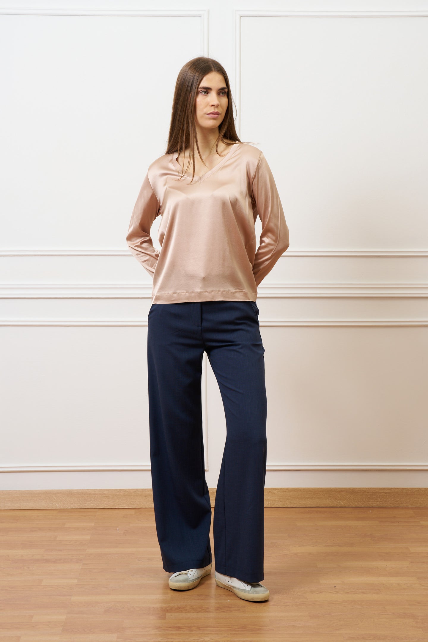 Blusa in raso con scollo a v - CIPRIA