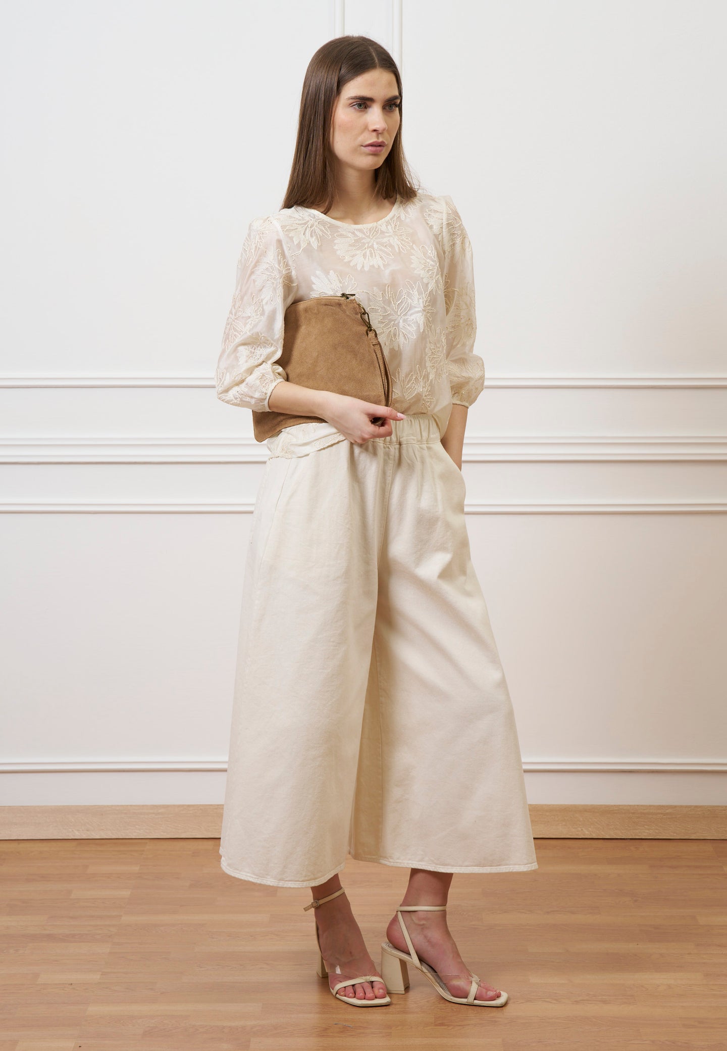 Blusa in mussola ricamata  - AVORIO