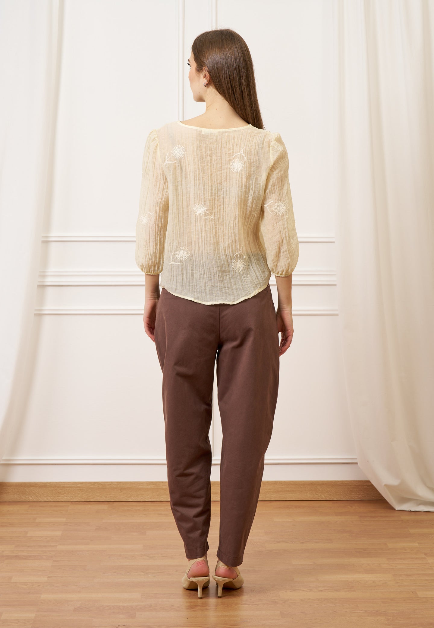 Blusa con fiori piccoli ricamati - AVORIO