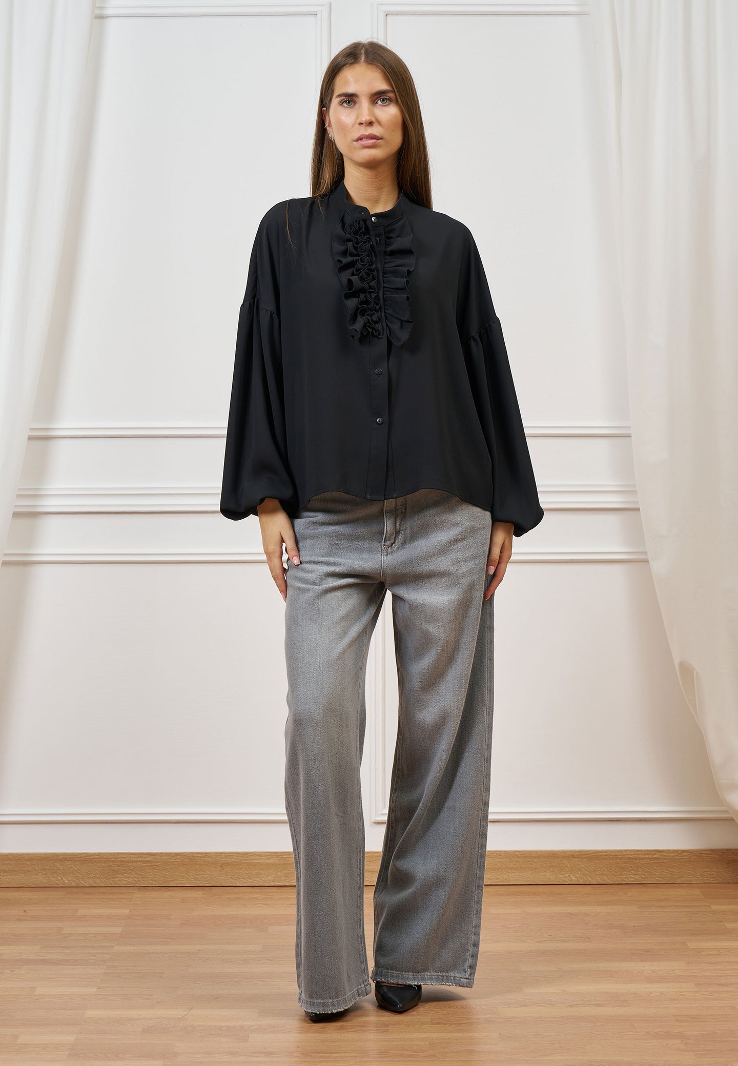 Blusa con jabot frontale