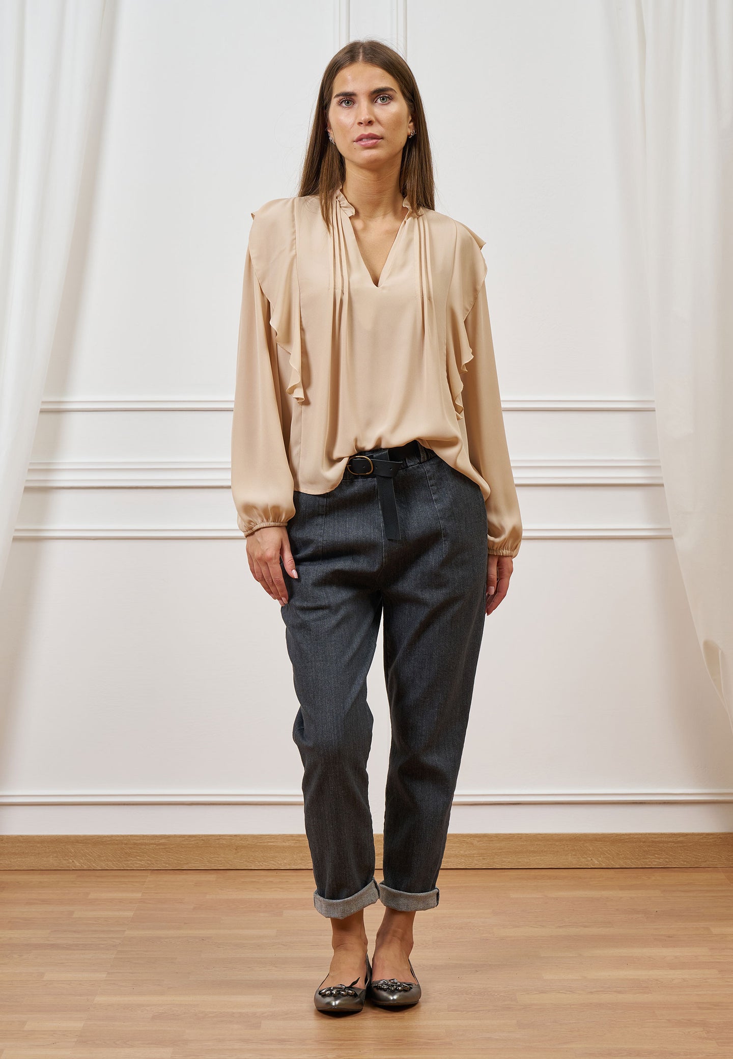 Blusa con scollo a v e volant