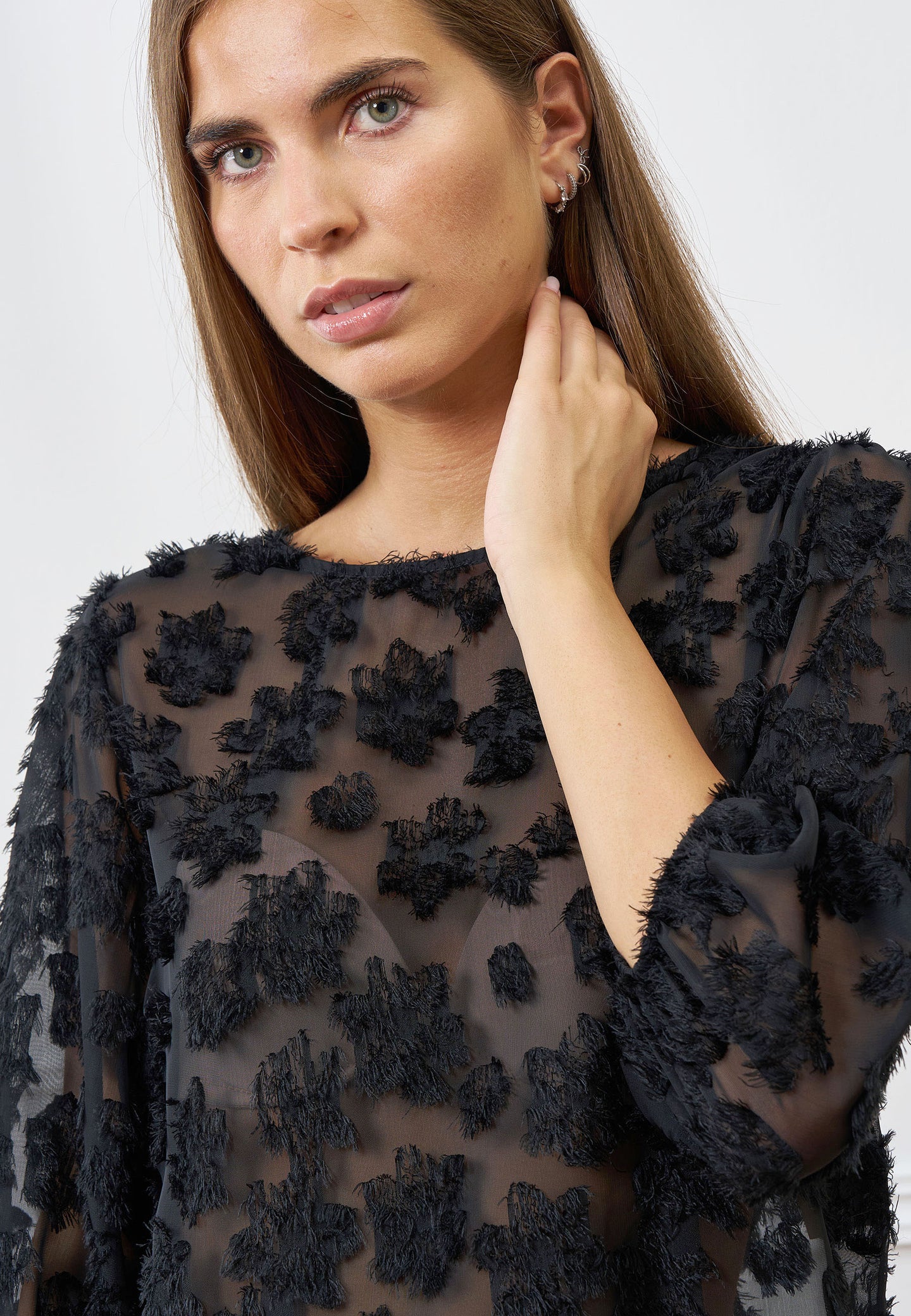 Blusa fiori sfrangiati