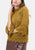    Blusa-in-pizzo-con-spilla