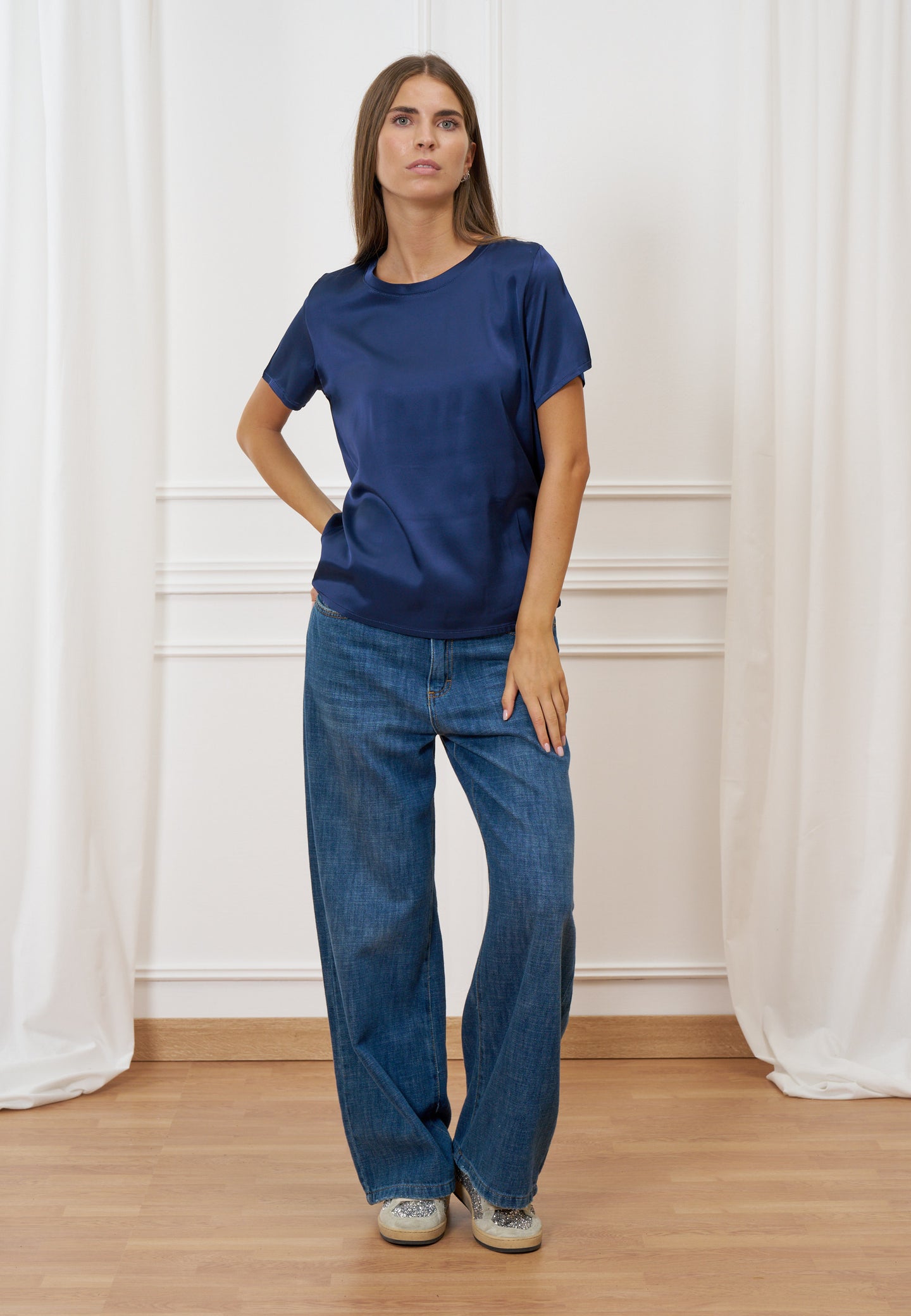 Blusa in raso a manica corta