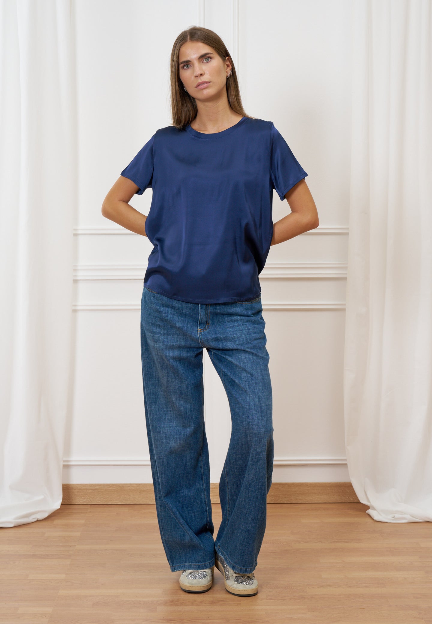 Blusa in raso a manica corta