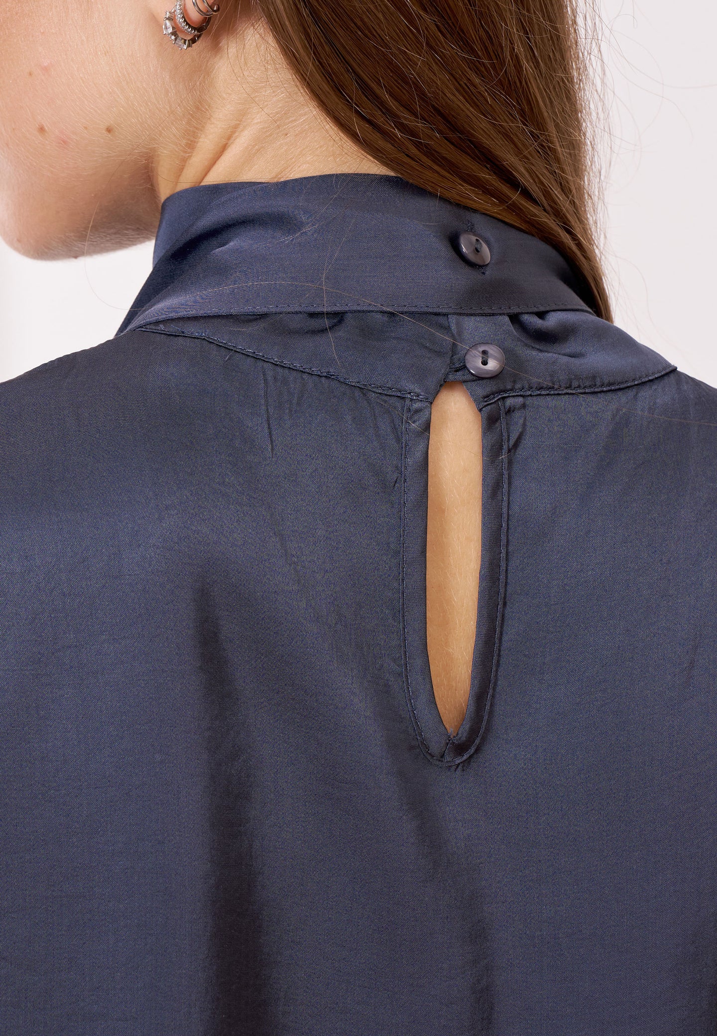 Blusa in raso con laccio