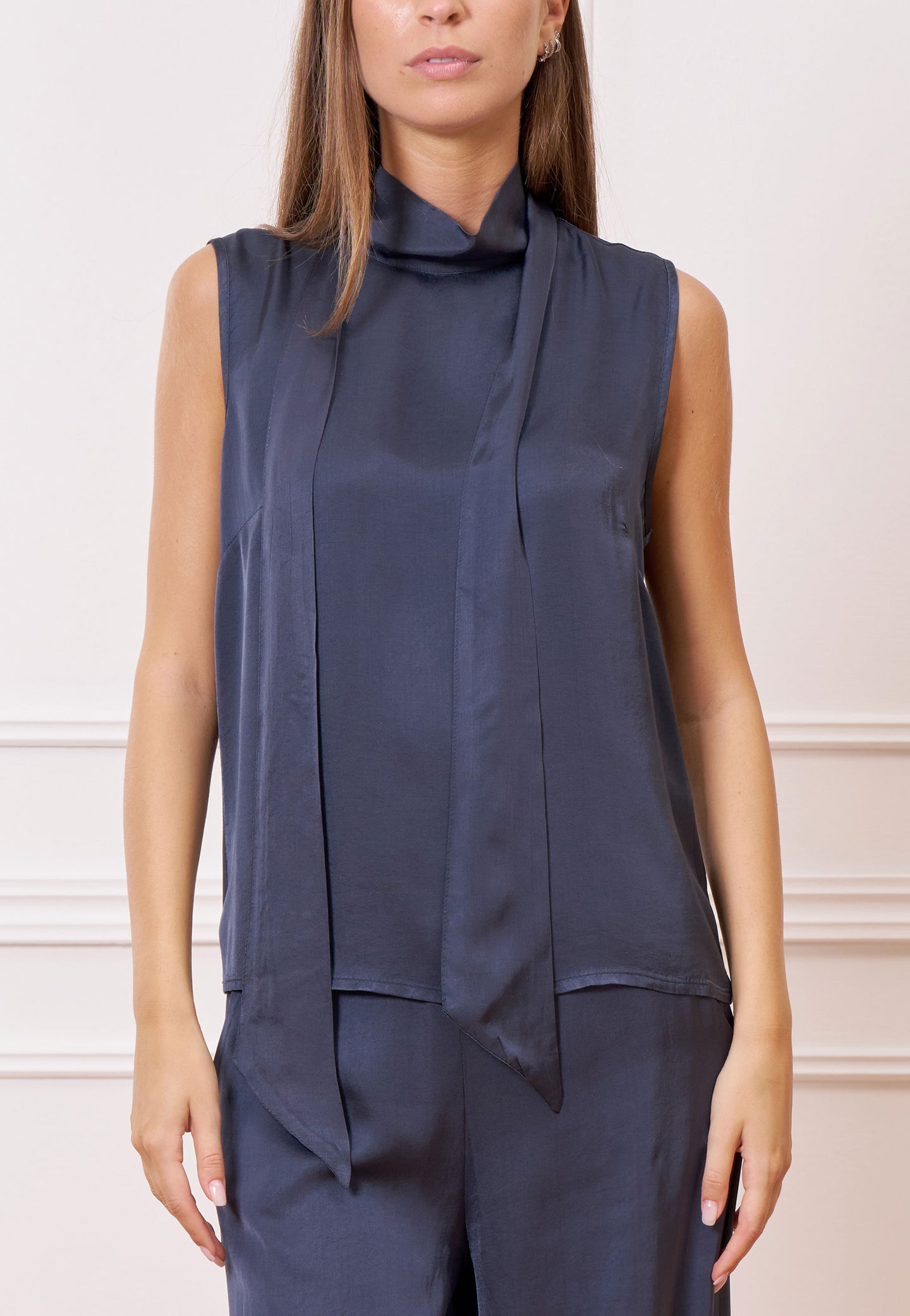 Blusa in raso con laccio