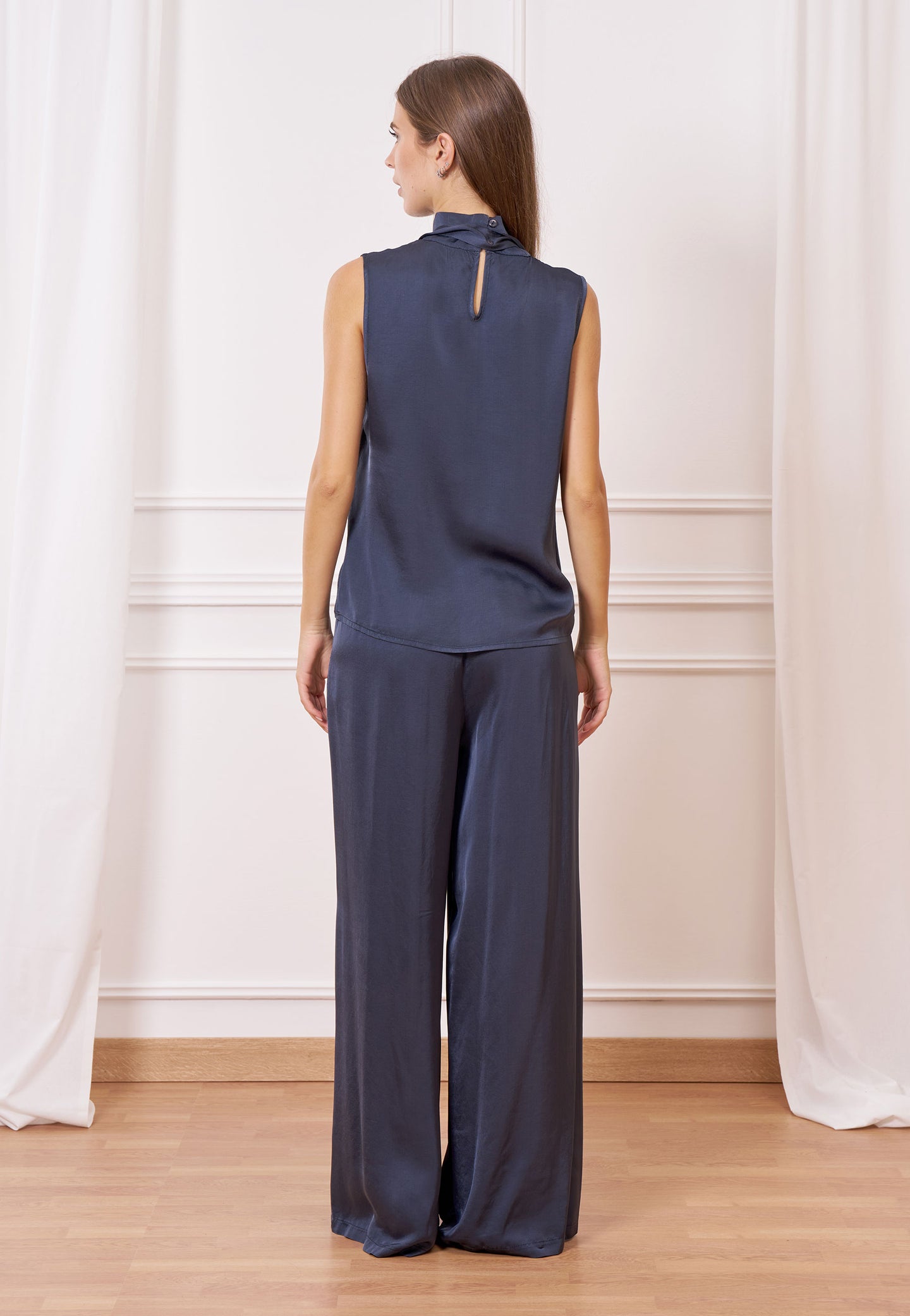 Blusa in raso con laccio