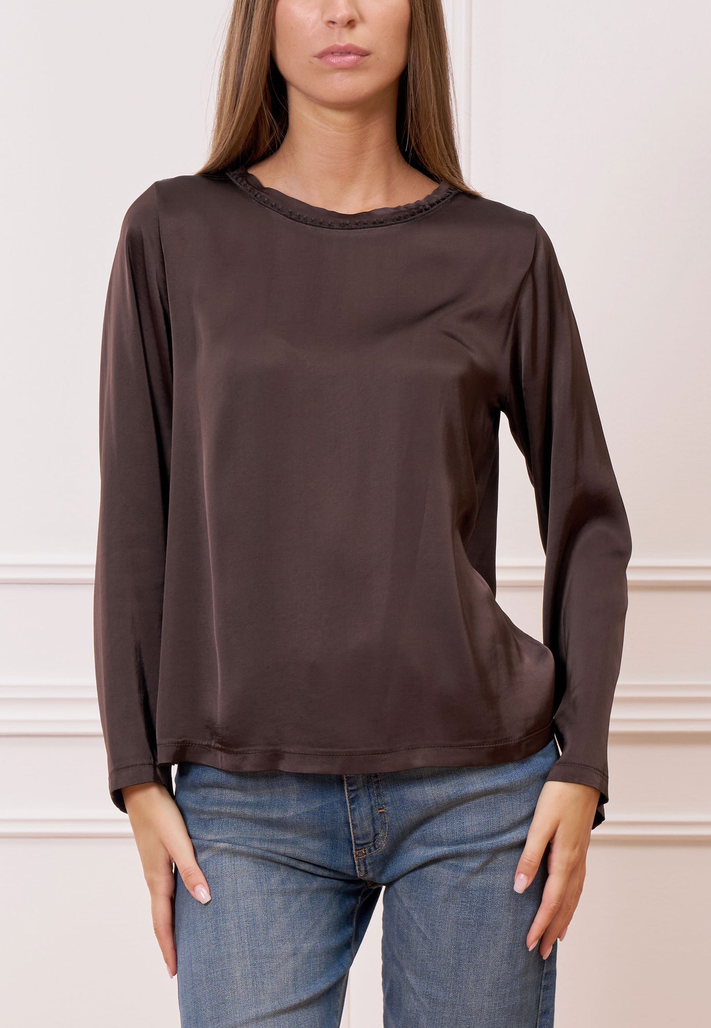 Blusa in raso con passamaneria