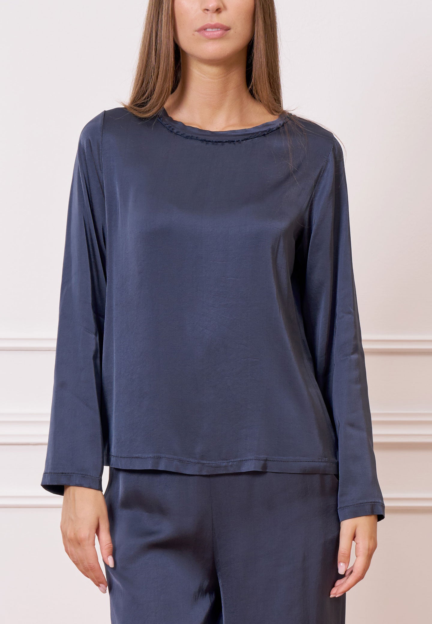 Blusa in raso con passamaneria