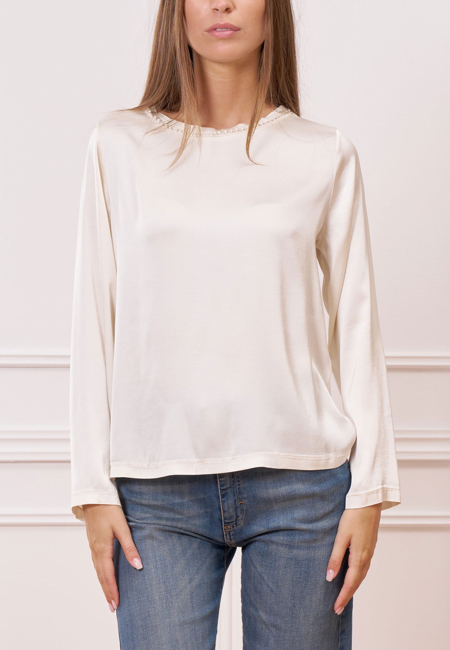 Blusa in raso con passamaneria