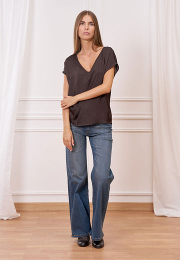 Blusa in raso con scollo a v