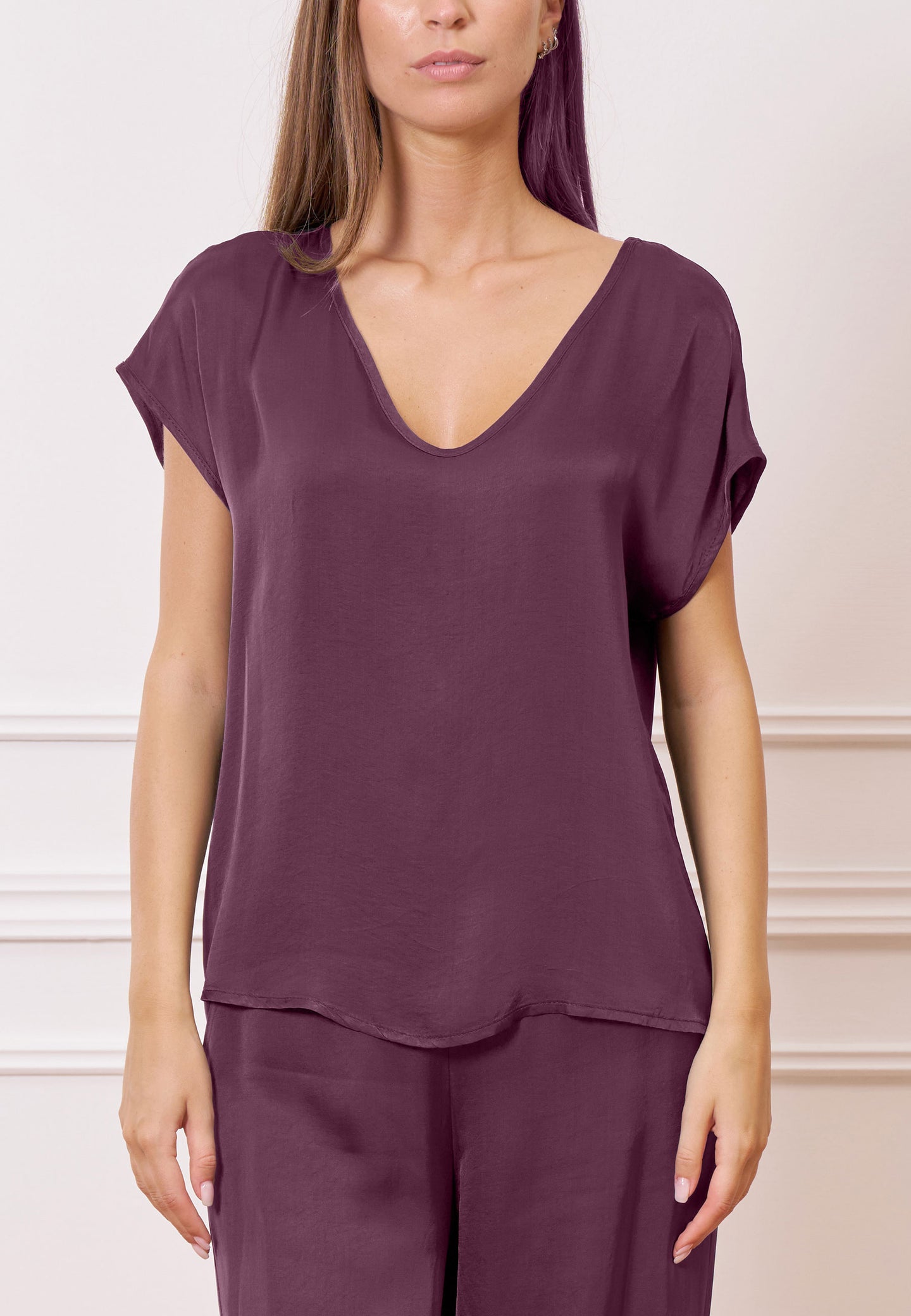 Blusa in raso con scollo a v