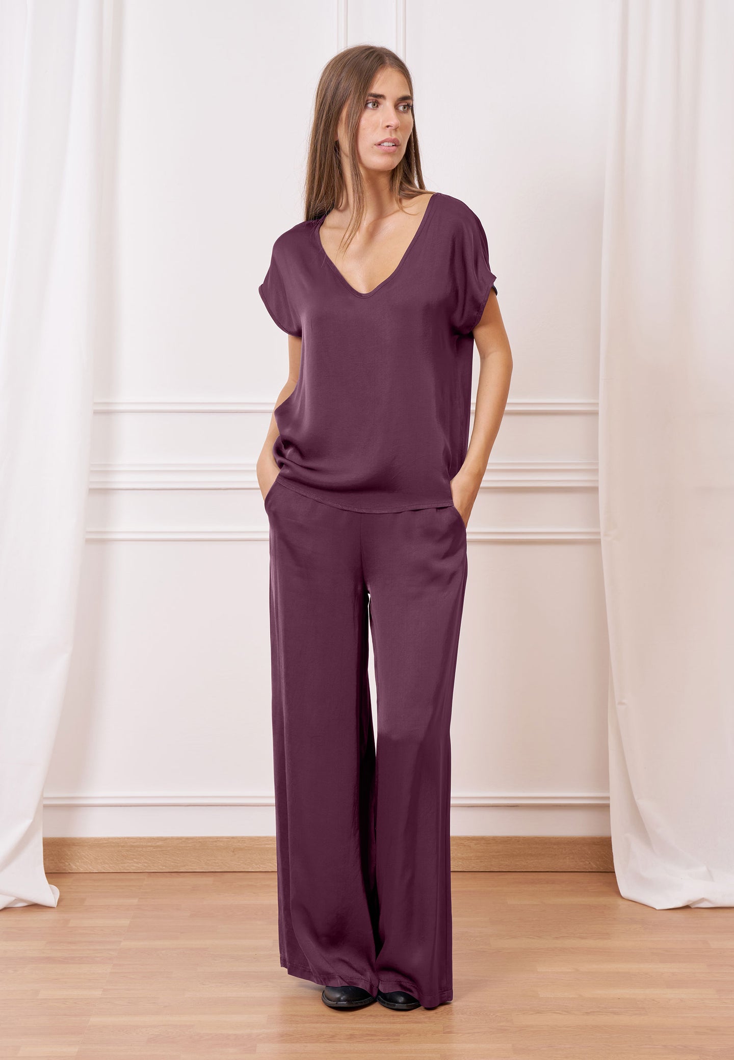 Blusa in raso con scollo a v