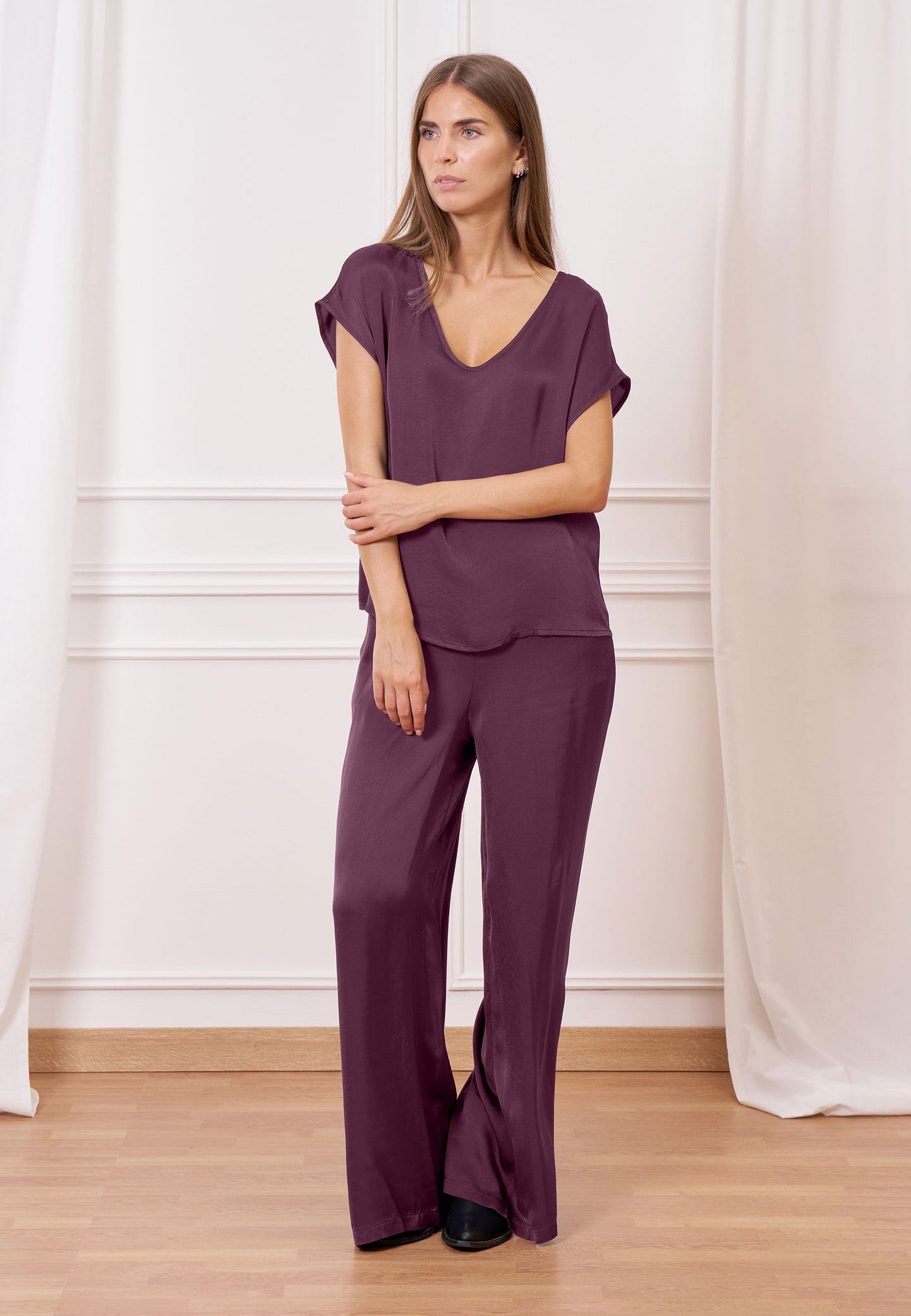 Blusa in raso con scollo a v