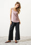 Blusa in raso smanicata