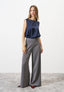Blusa in raso stretch smanicata