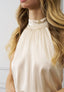 Blusa raso smanicata collo alto