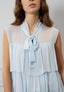 Blusa smanicata con volant