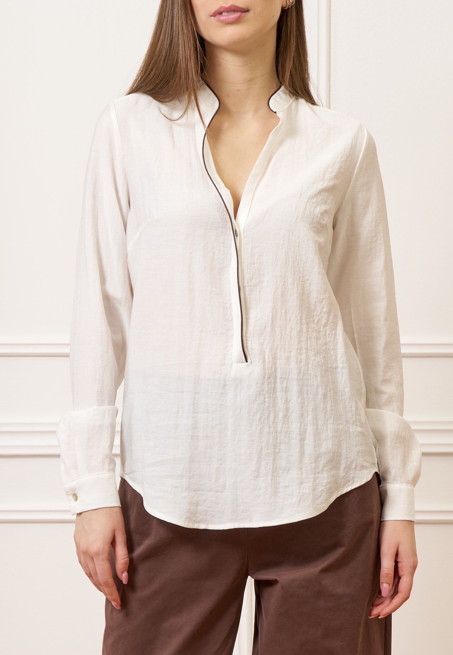 Camicia con profili a contrasto