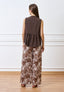 Camicia smanicata con balza al fondo  - MARRONE