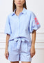 Camicia a righe con maniche ricamate  - AZZURRO