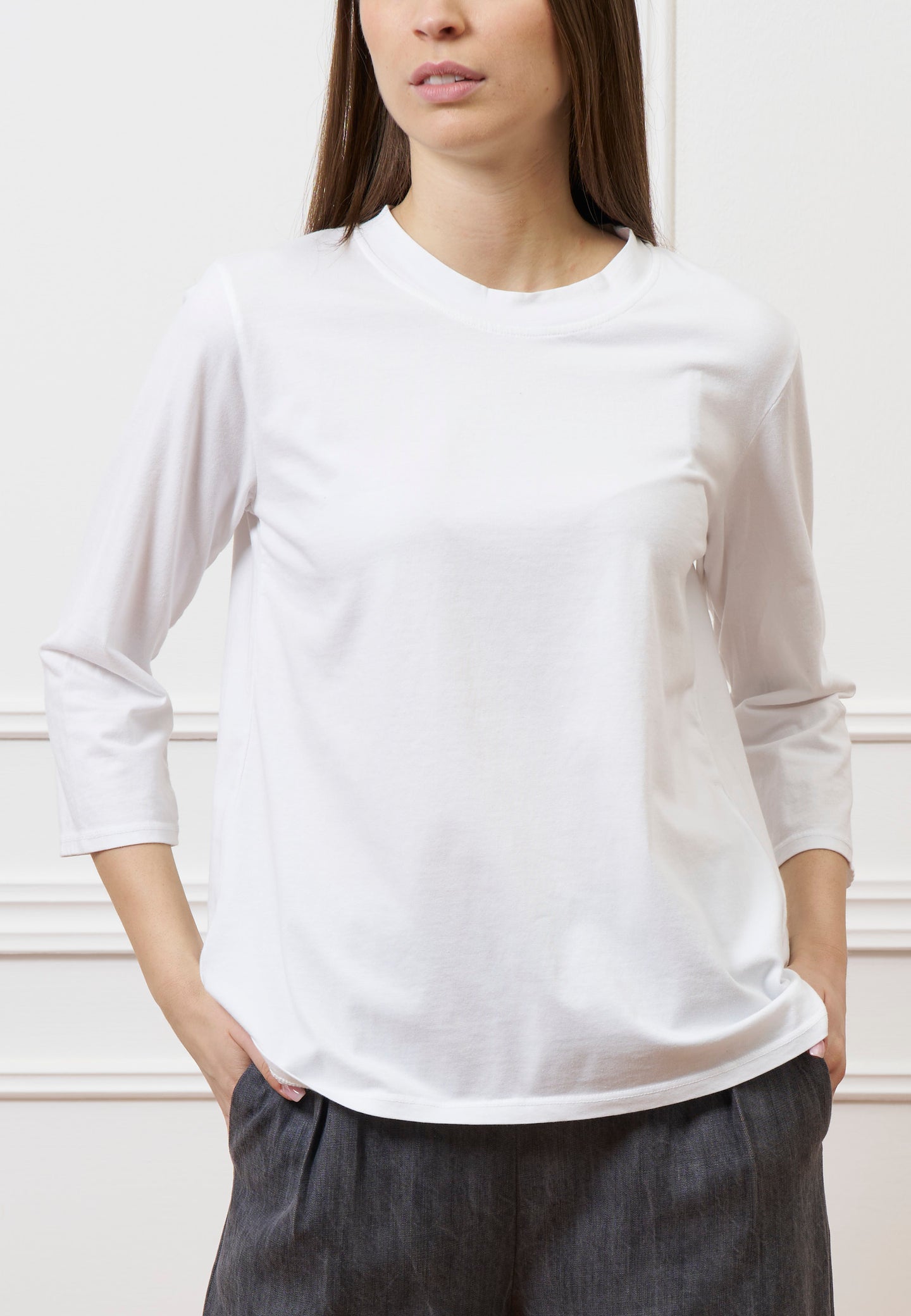 T-shirt con faldone sul retro - BIANCO