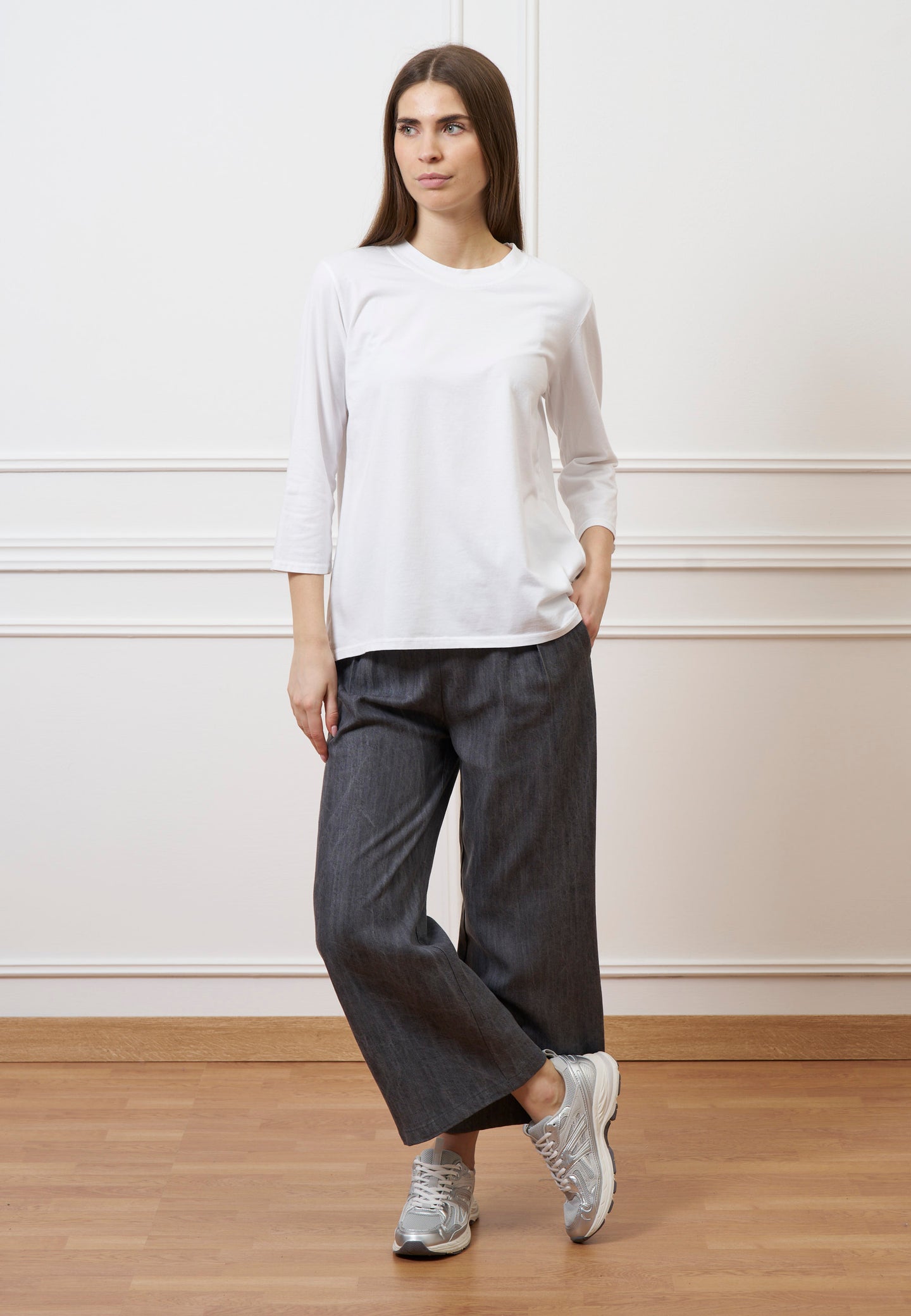 T-shirt con faldone sul retro - BIANCO