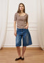 T-shirt a righe in costine stretch - MARRONE