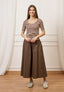 T-shirt a righe in costine stretch - MARRONE