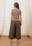 T-shirt a righe in costine stretch - MARRONE