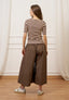 T-shirt a righe in costine stretch - MARRONE