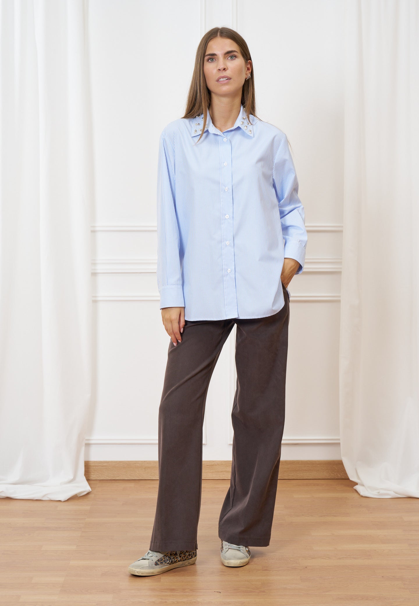 Camicia con applicazioni collo