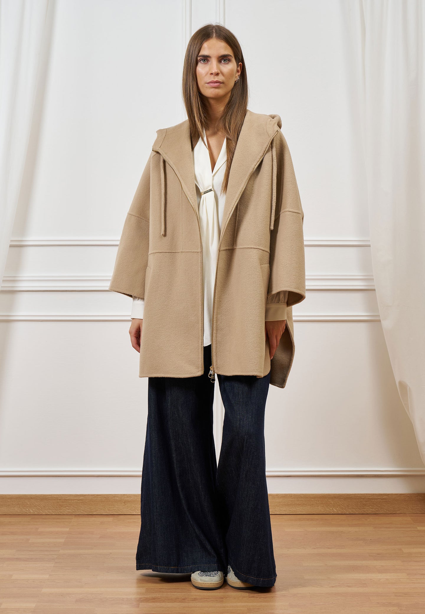 Cappotto con zip e cappuccio