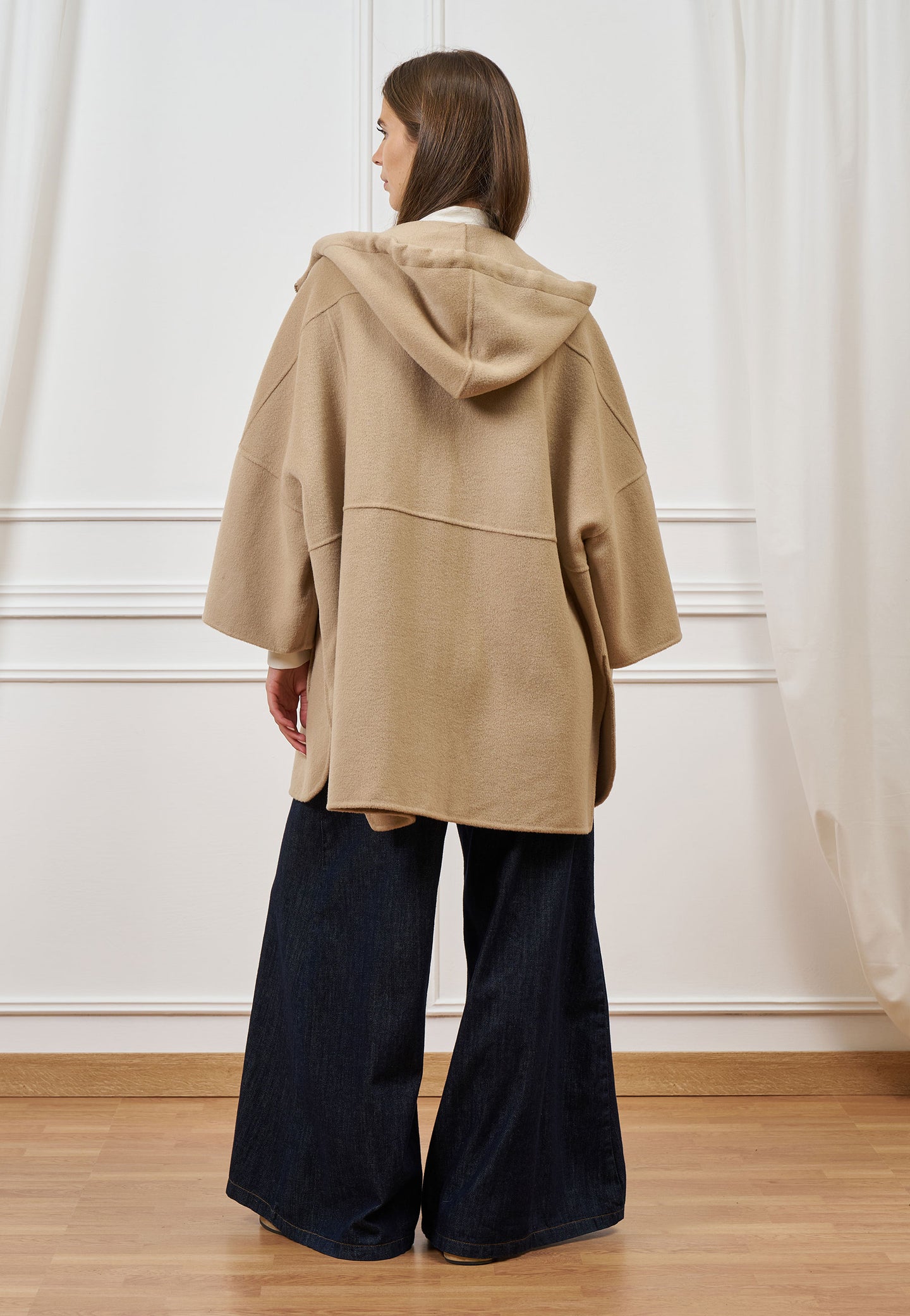 Cappotto con zip e cappuccio