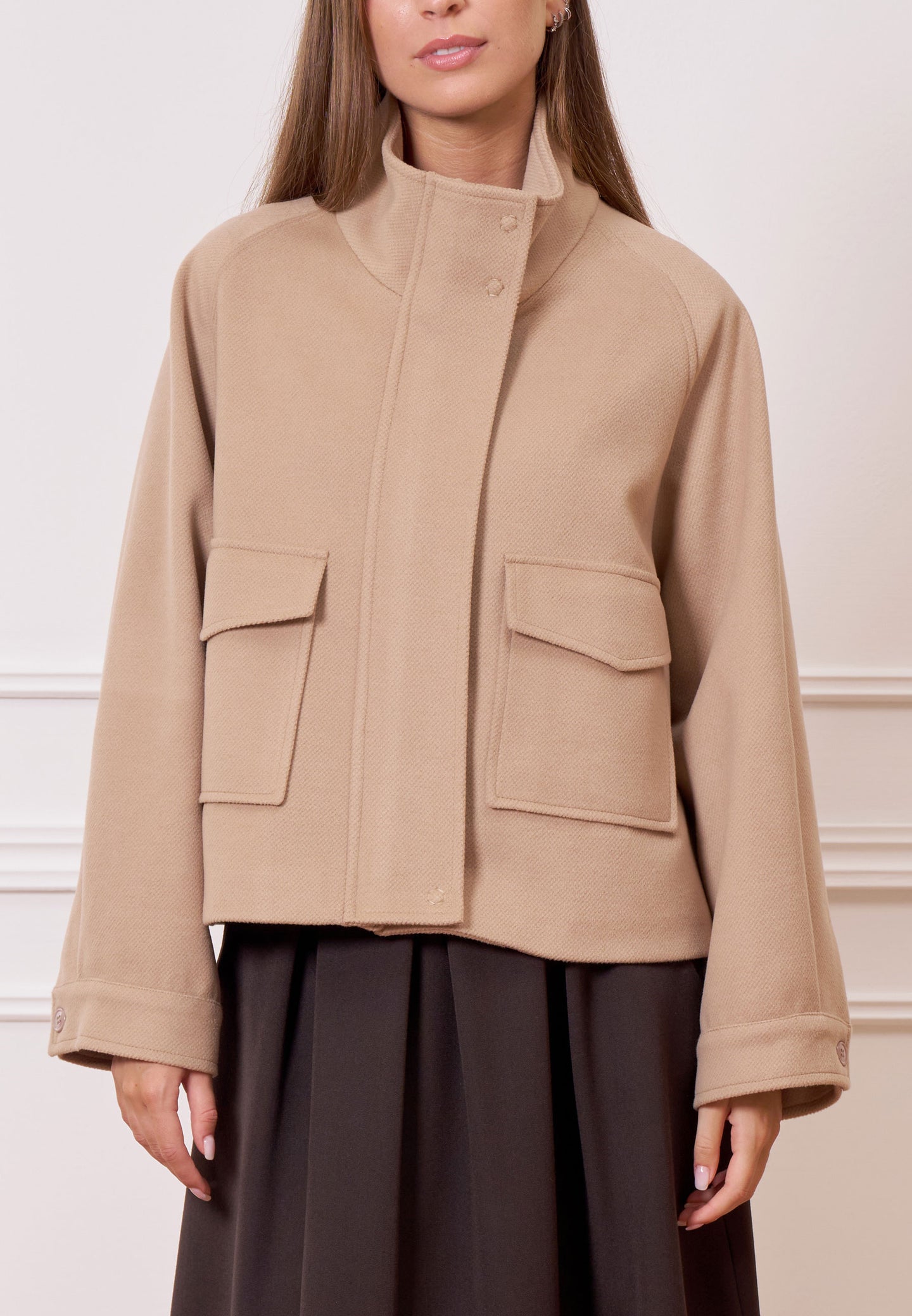 Cappotto corto tasche frontali