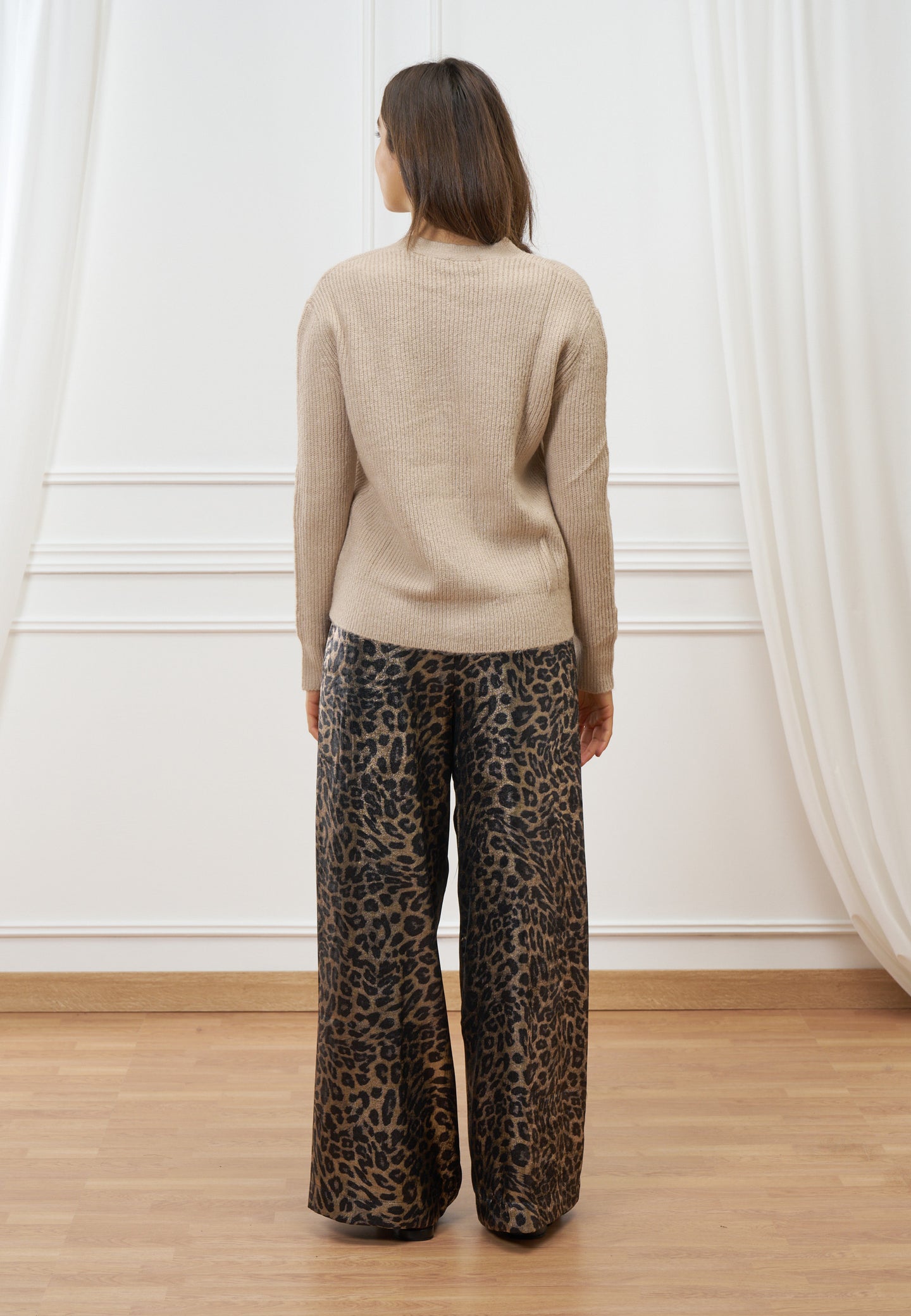 Cardigan a costine con scollo a v