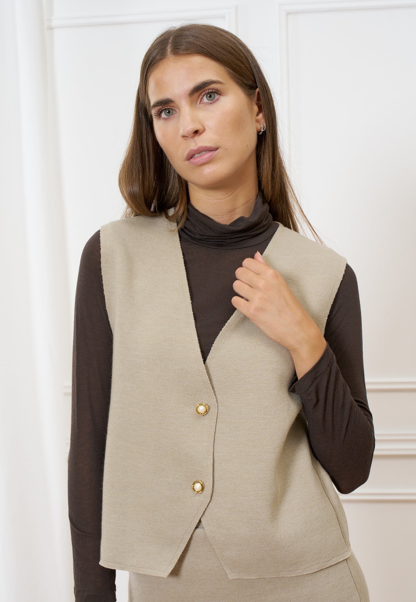 Gilet in maglia con bottoni gioiello