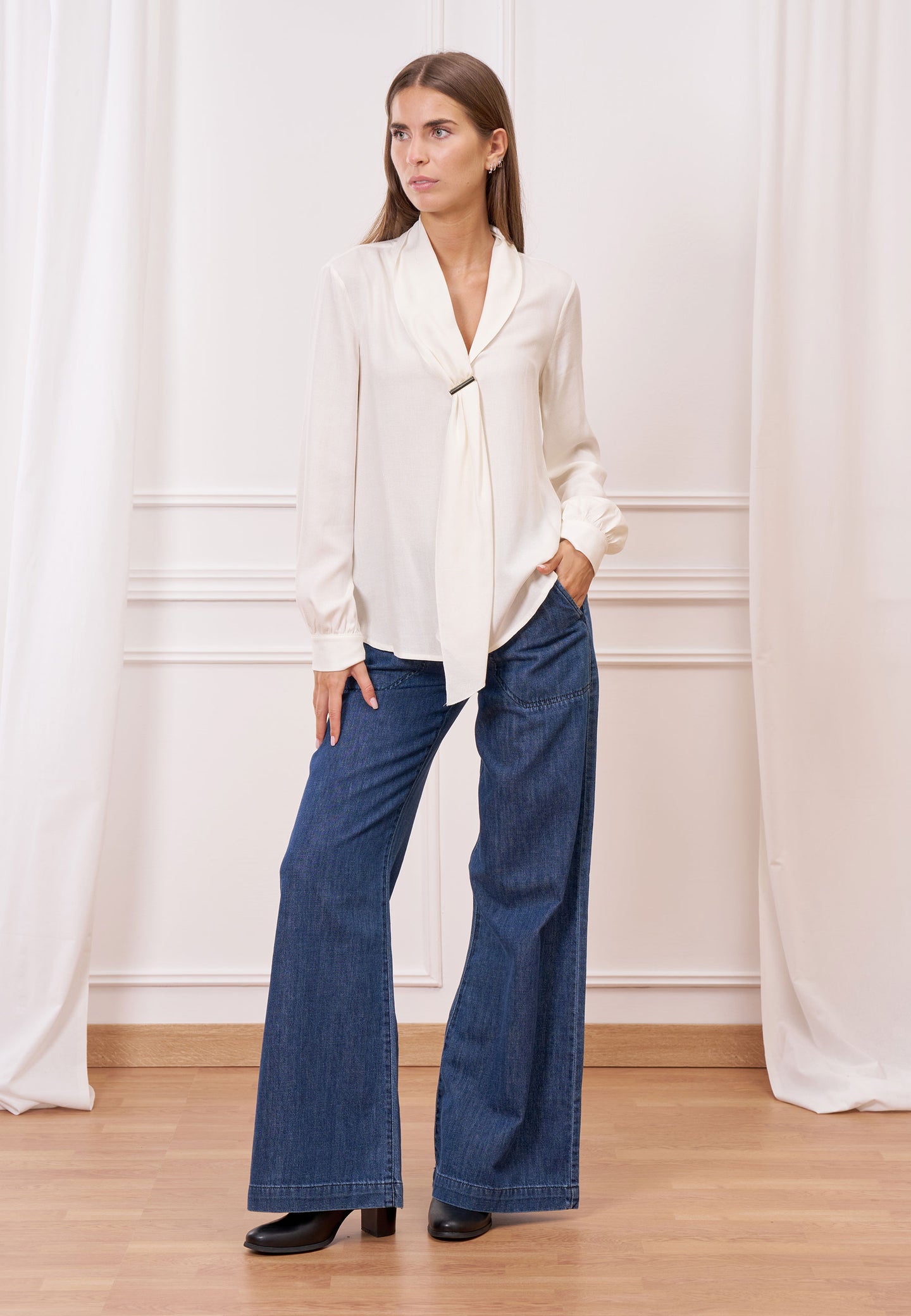 Jeans a gamba ampia cuciture tasche