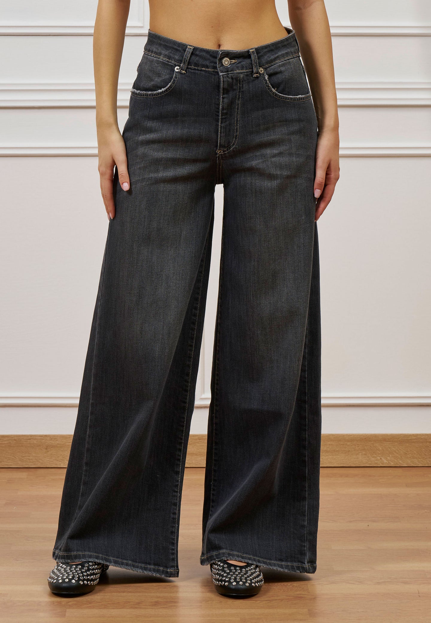 Jeans a vita alta con gamba ampia