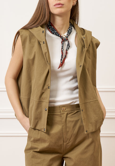 Giubbino smanicato con cappuccio