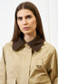 Giubbino corto con collo a contrasto - BEIGE