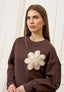 Felpa con applicazione fiore crochet - MARRONE