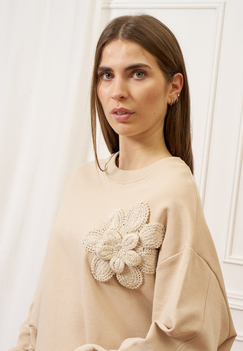 Felpa con applicazione fiore crochet - BEIGE