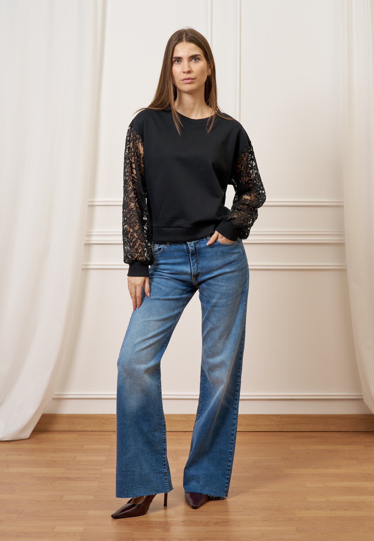 Felpa con maniche in pizzo