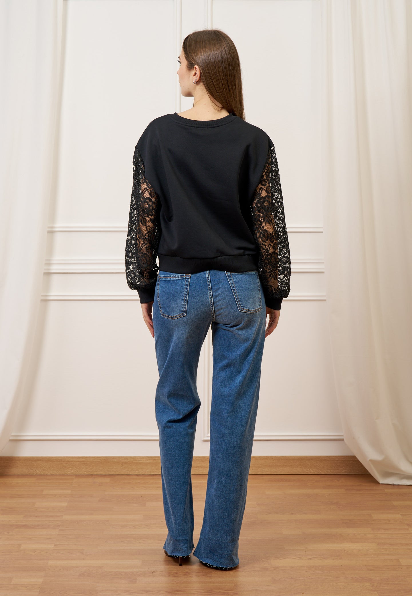 Felpa con maniche in pizzo