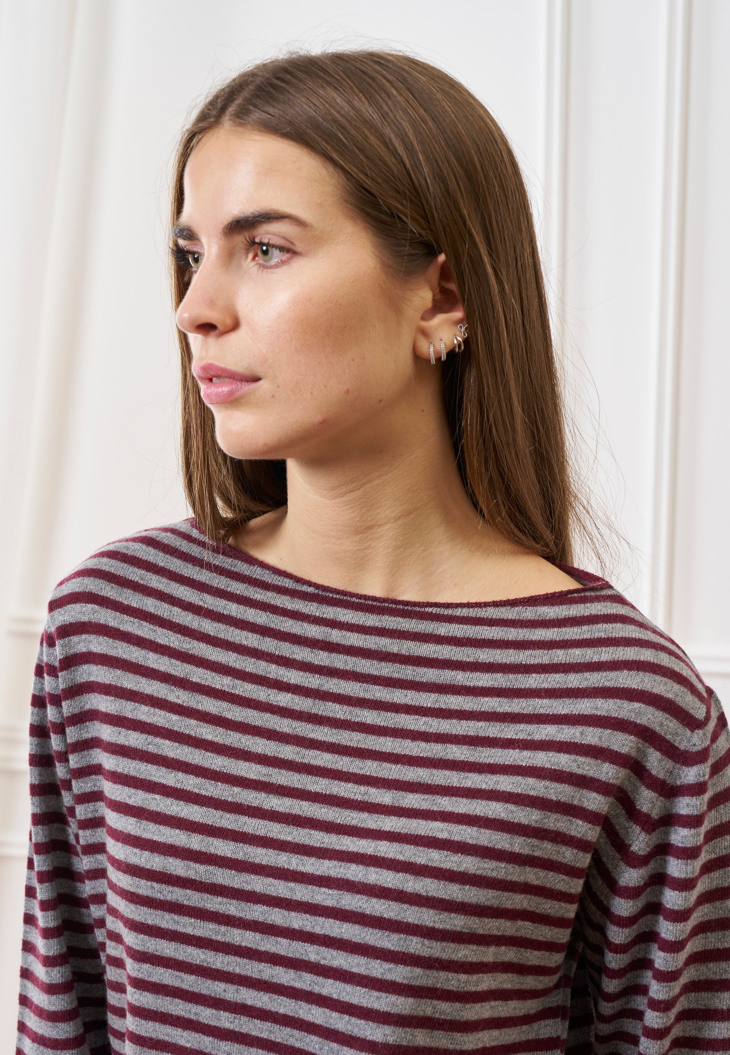 Maglia a righe con scollo a barca