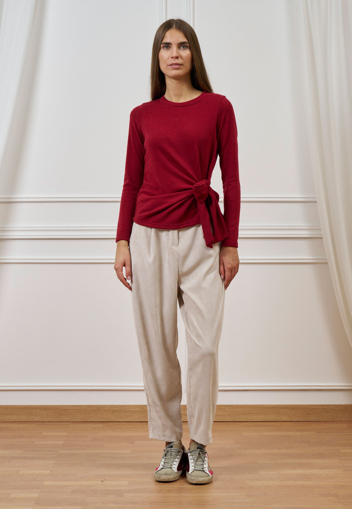 Maglia con nodo in vita